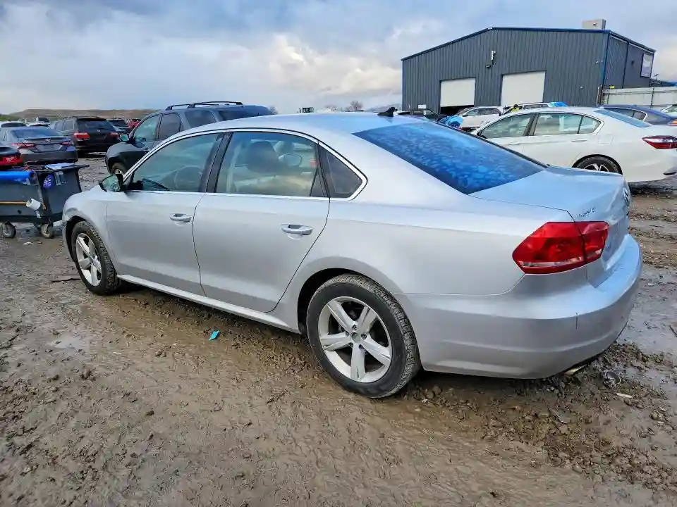 1VWBP7A33CC065107 2012 VOLKSWAGEN PASSAT-1
