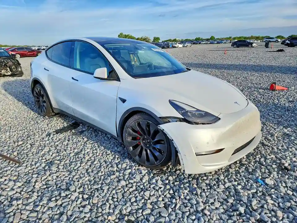 7SAYGDEF8NF326952 2022 TESLA MODEL Y-3