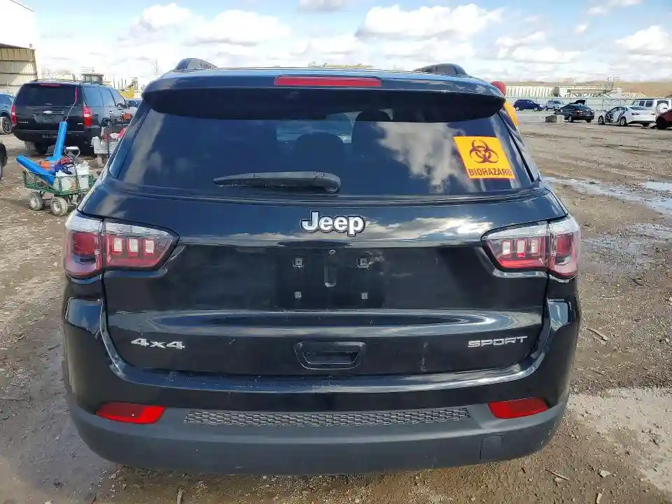 3C4NJDAB1JT261670 2018 JEEP COMPASS-5
