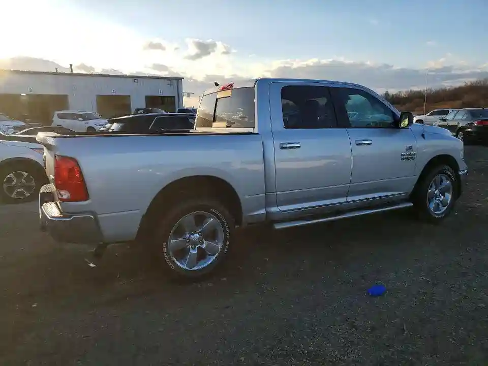 1C6RR7LG9JS222323 2018 RAM 1500-2