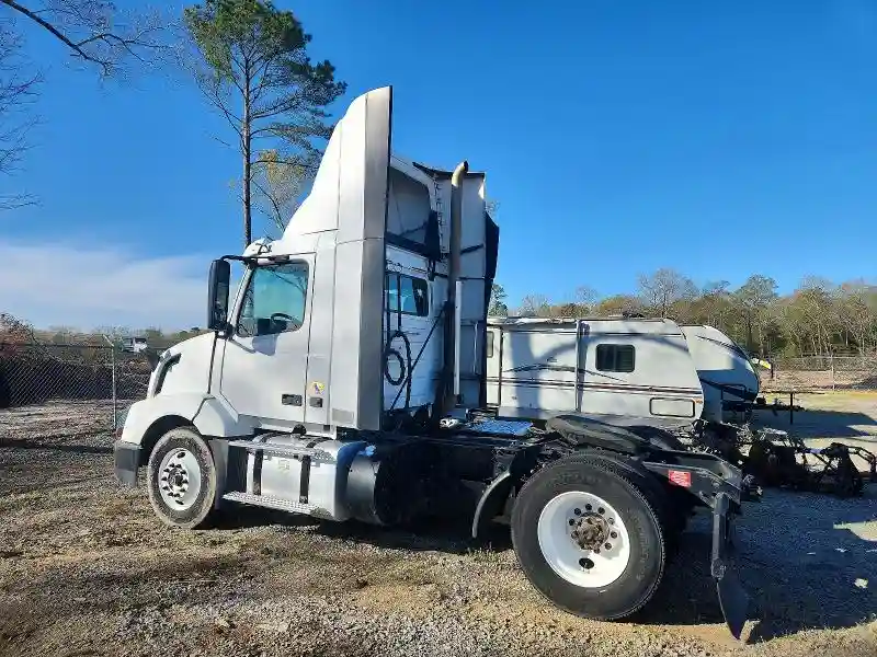 4V4N39TG4JN892501 2018 VOLVO VN-2