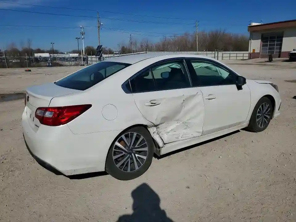 4S3BNAB62J3027606 2018 SUBARU LEGACY-2