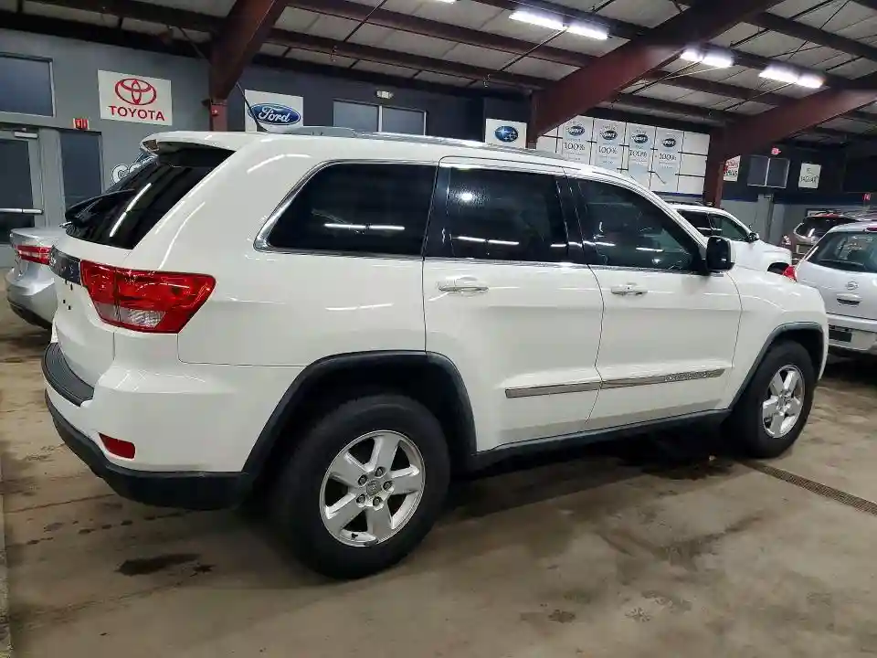 1J4RR4GG0BC640955 2011 JEEP CHEROKEE-2
