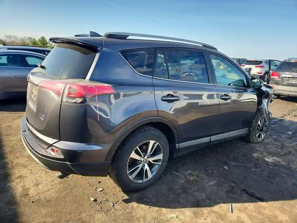 JTMRFREV4HJ110554 2017 TOYOTA RAV4-2