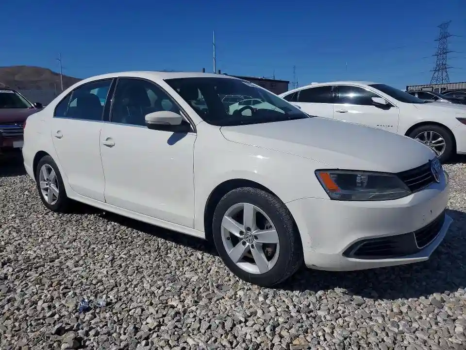 3VWLL7AJ9EM372734 2014 VOLKSWAGEN JETTA-3