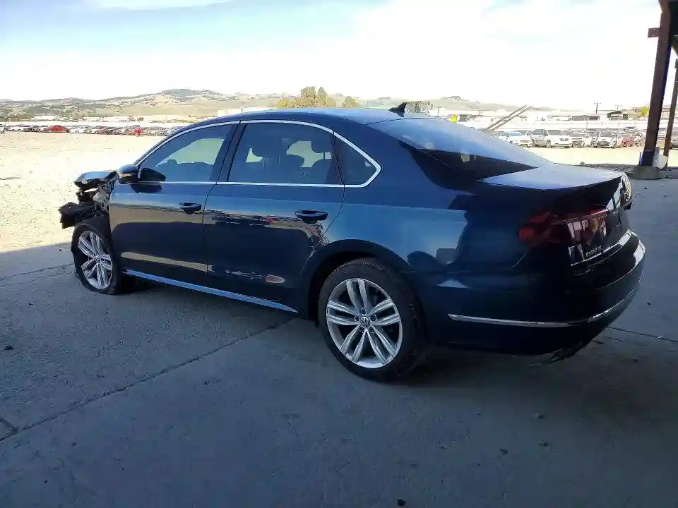 1VWBA7A34JC044569 2018 VOLKSWAGEN PASSAT-1