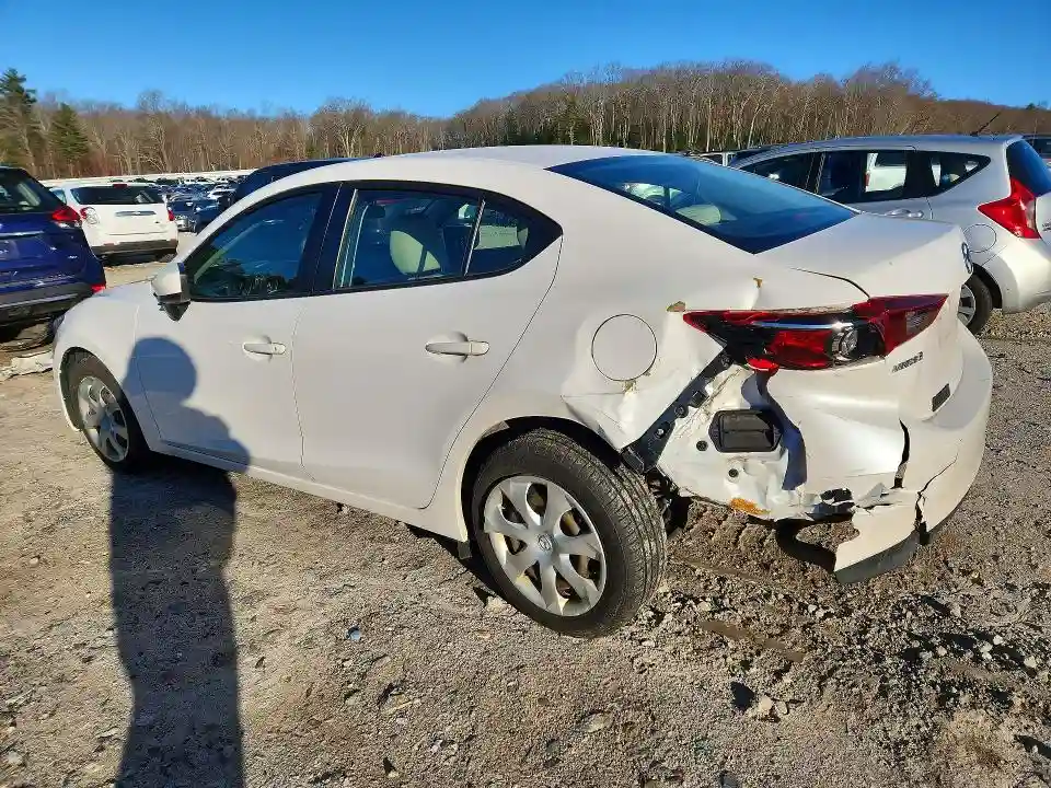 3MZBN1U74JM232460 2018 MAZDA 3-1