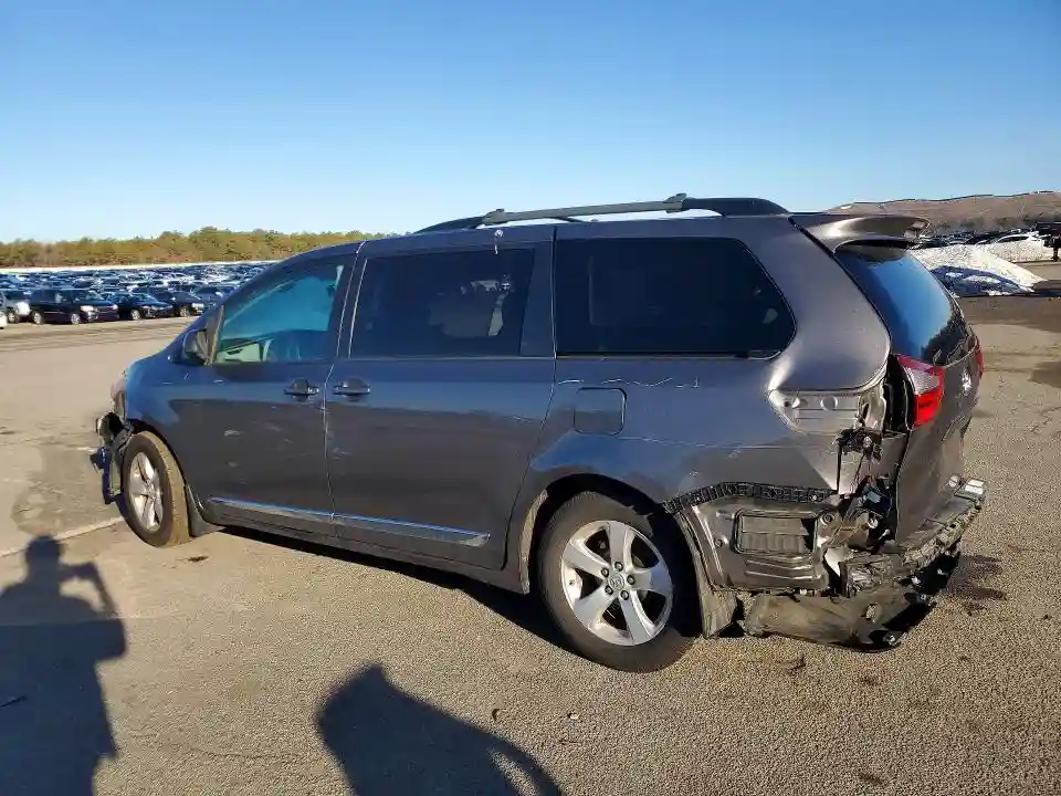 5TDKZ3DC1HS808029 2017 TOYOTA SIENNA-1