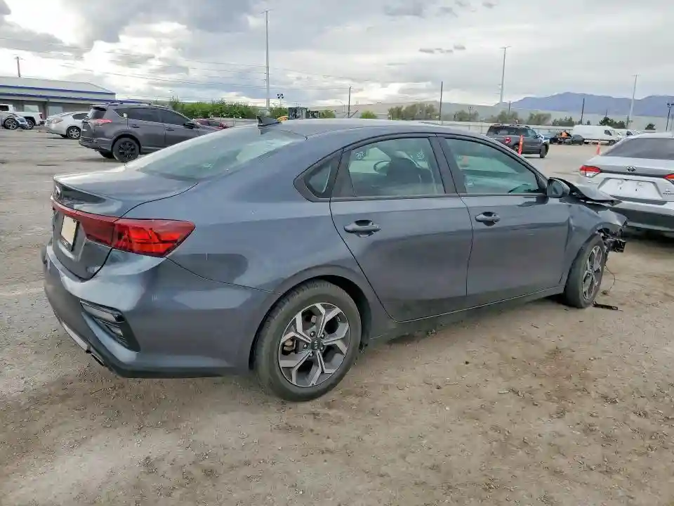 3KPF24AD2ME284886 2021 KIA FORTE-2