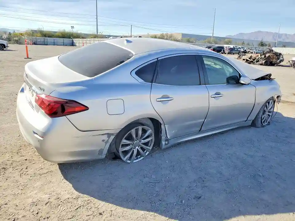 JN1BY1AP8JM180909 2018 INFINITI Q70-2
