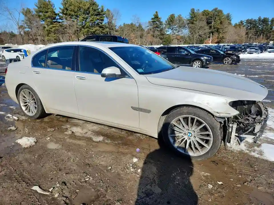 WBAYB6C58DD223664 2013 BMW 7 SERIES-3