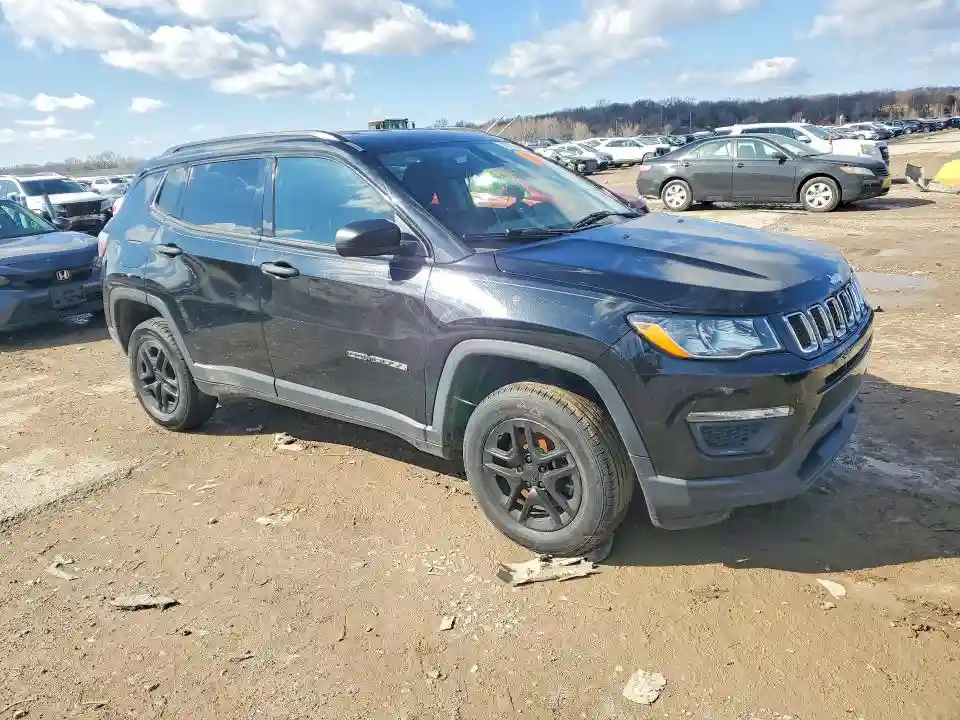 3C4NJDAB1JT261670 2018 JEEP COMPASS-3