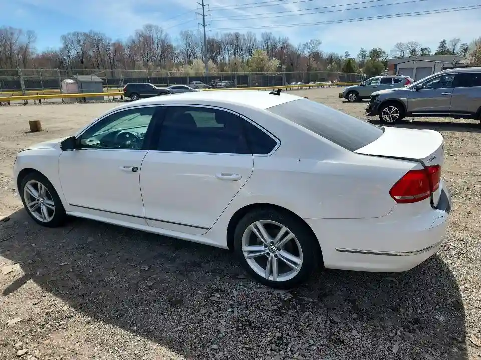 1VWCV7A35FC071862 2015 VOLKSWAGEN PASSAT-1