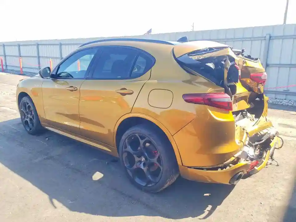 ZASPAKBN0P7D57882 2023 ALFA ROMEO STELVIO-1
