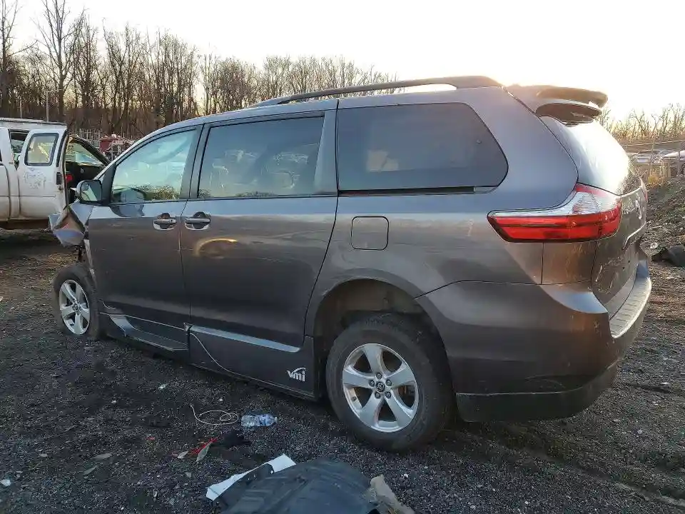 5TDKZ3DC0KS983931 2019 TOYOTA SIENNA-1