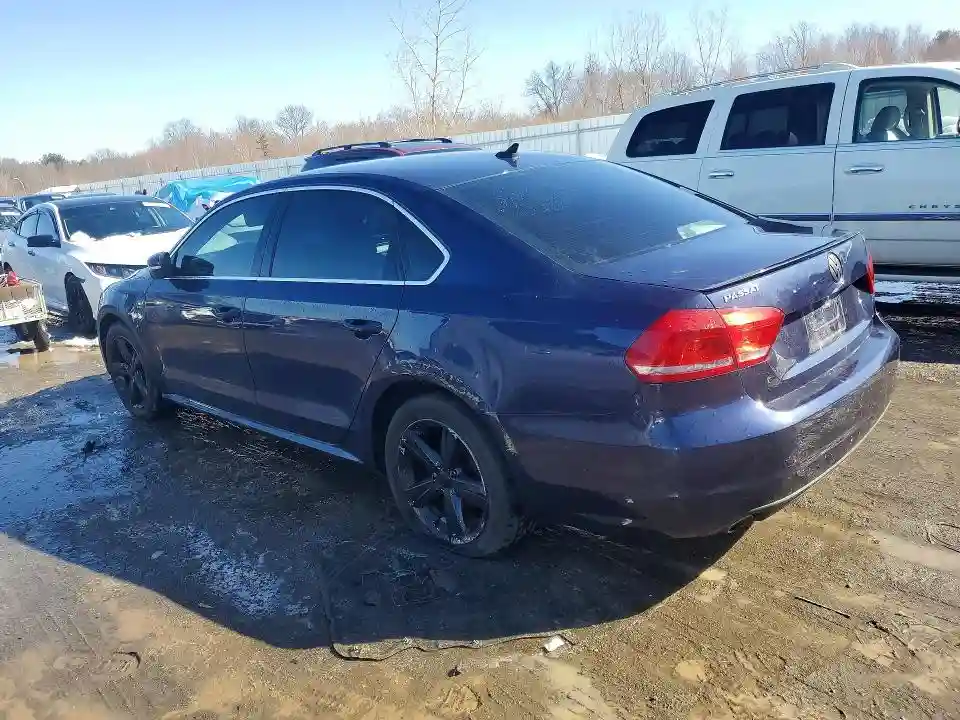 1VWBN7A37CC109230 2012 VOLKSWAGEN PASSAT-1