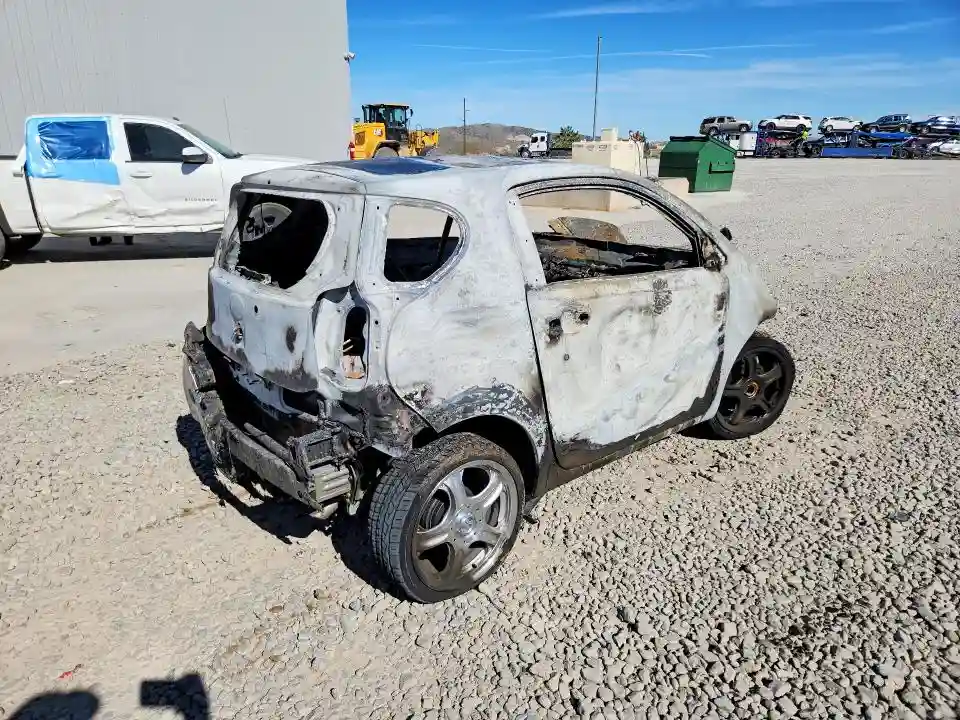 JTNJJXB09EJ029811 2014 SCION IQ BASE-2