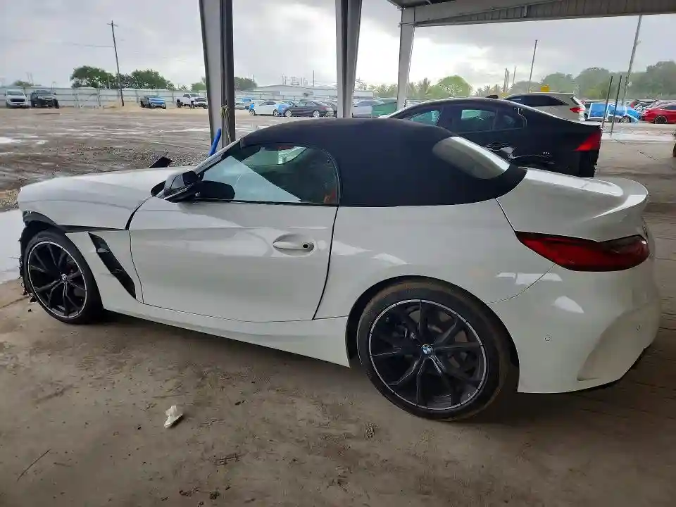 WBAHF3C02PWY15707 2023 BMW Z4-1