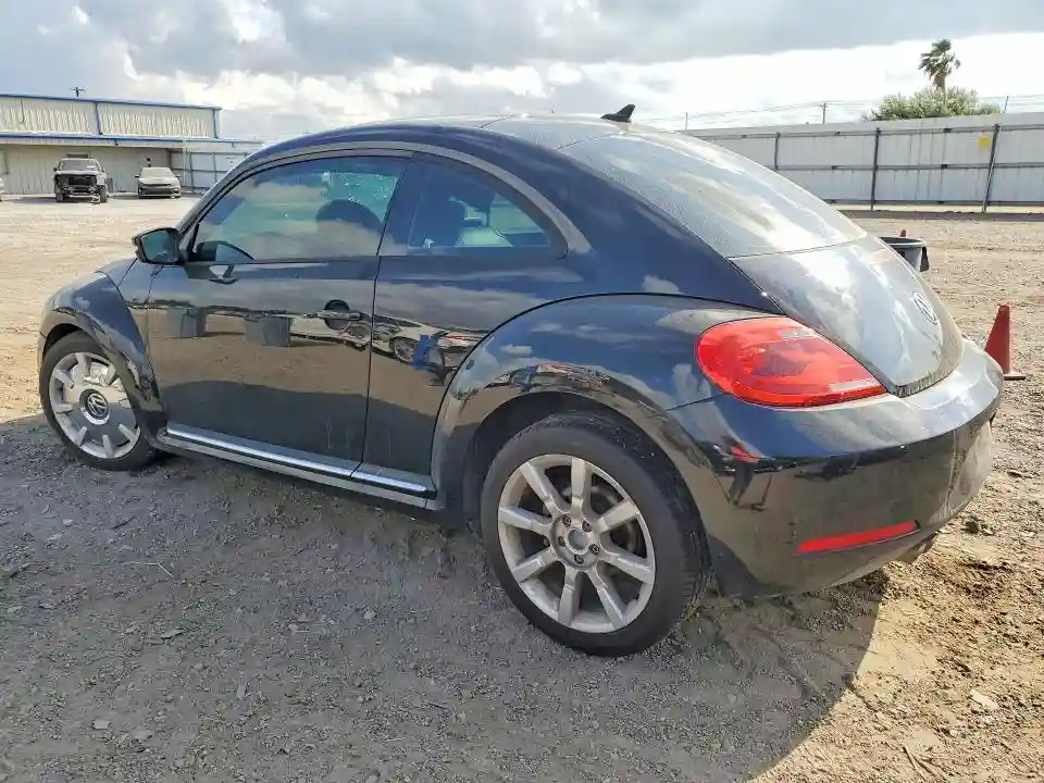 3VWJP7AT2CM628867 2012 VOLKSWAGEN BEETLE-1