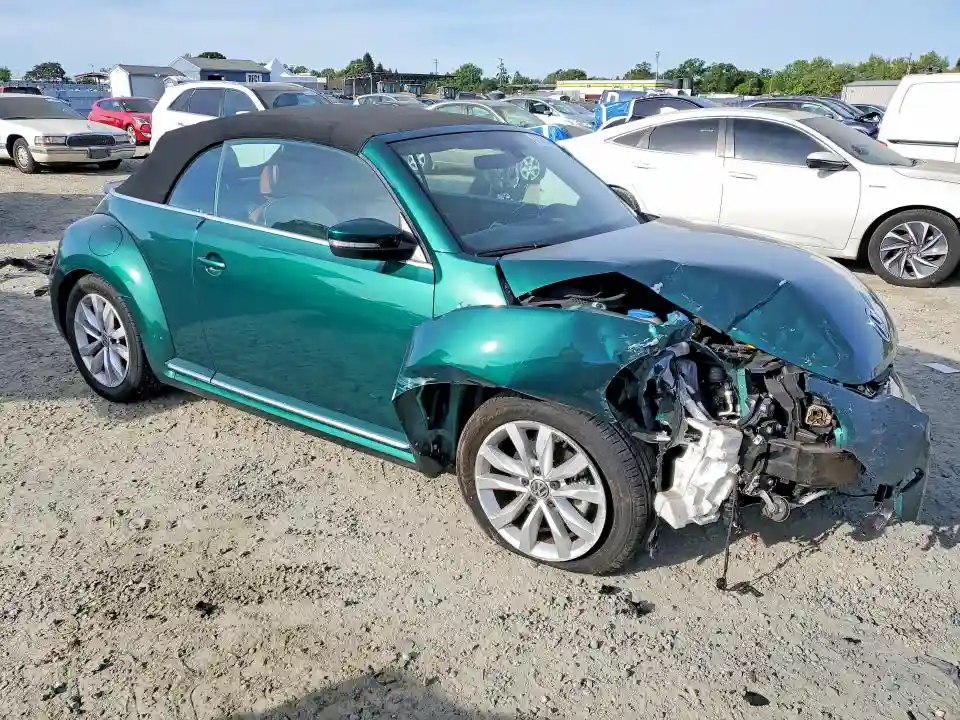 3VW517AT1HM813504 2017 VOLKSWAGEN BEETLE-3
