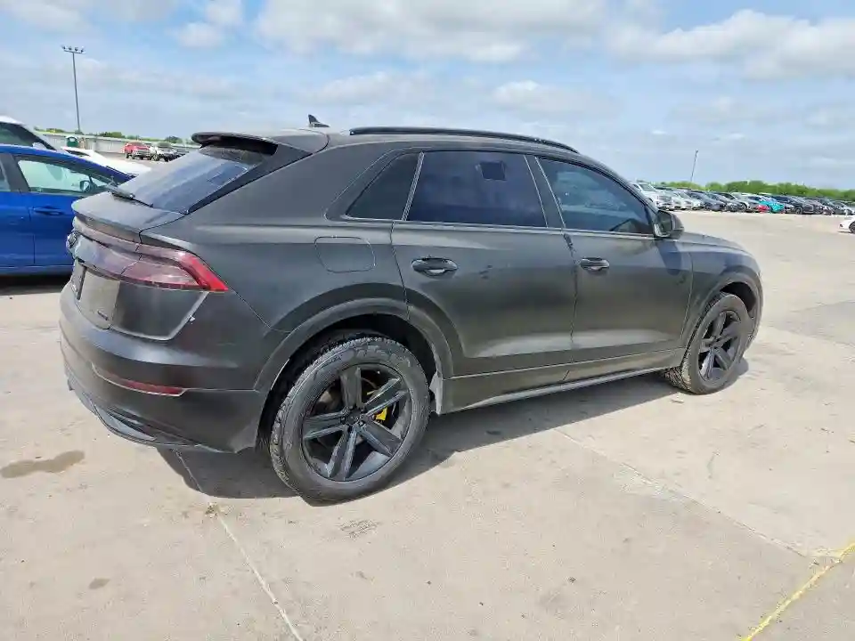 WA1AVAF19KD017493 2019 AUDI Q8-2