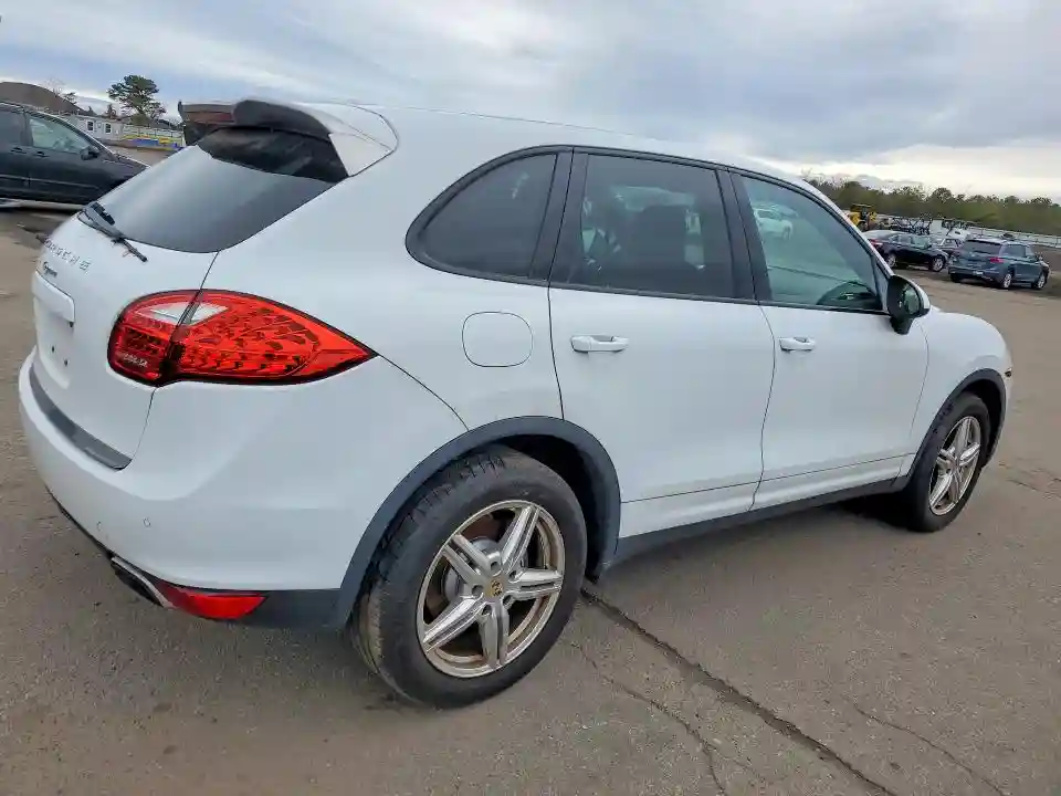 WP1AA2A23ELA90598 2014 PORSCHE CAYENNE-2