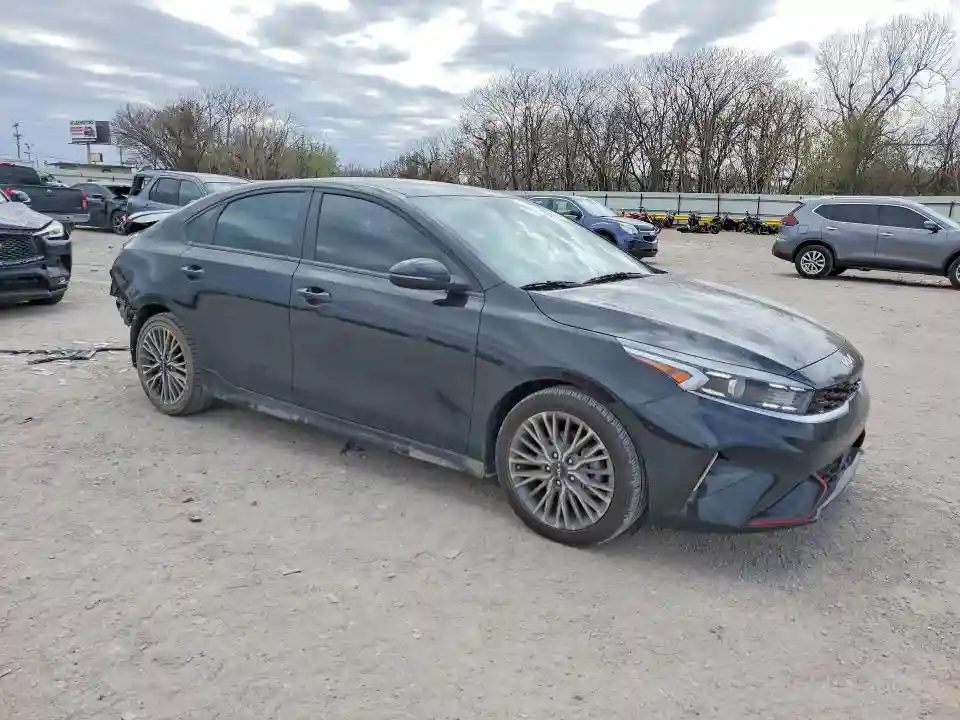 3KPF54AD8RE831304 2024 KIA FORTE-3