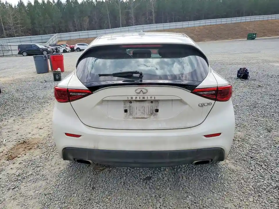 SJKCH5CPXHA034977 2017 INFINITI QX30-5