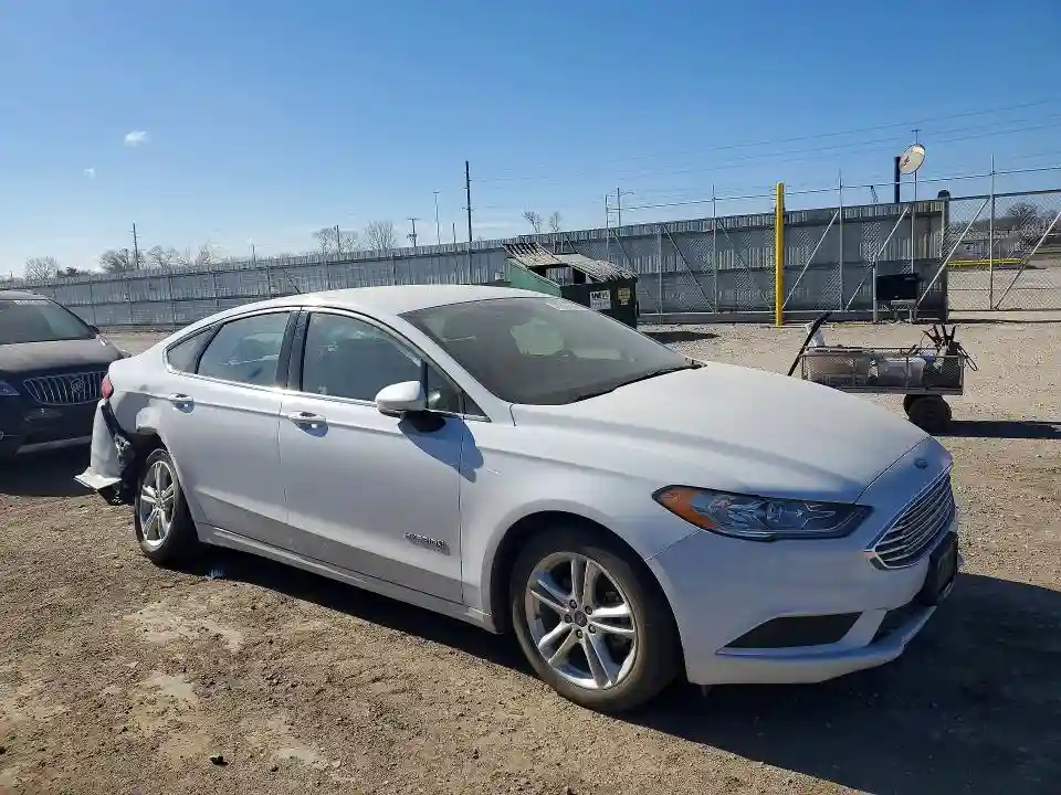 3FA6P0UU2JR100420 2018 FORD FUSION-3