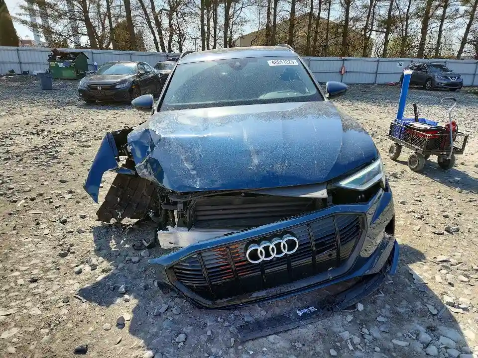 WA1AAAGE3PB019627 2023 AUDI E-TRON-4
