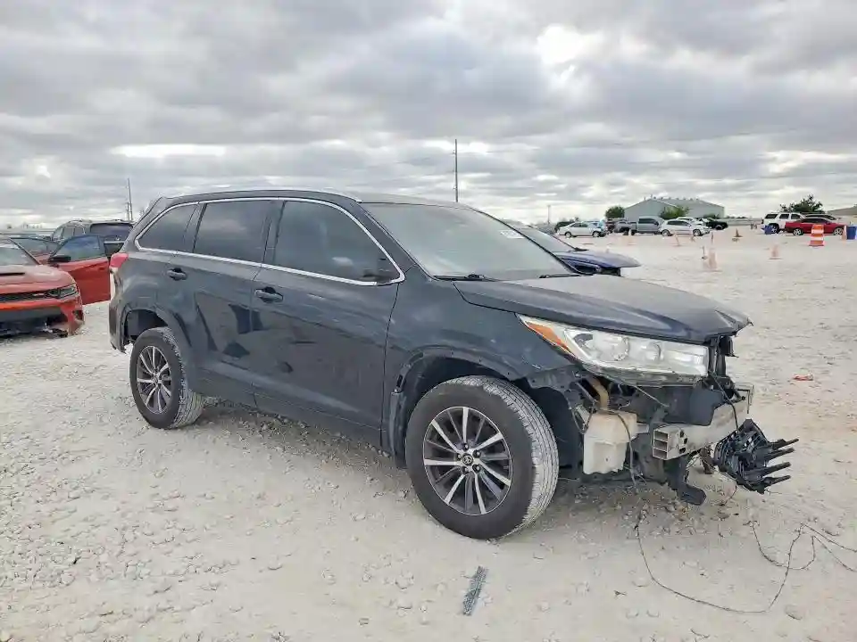 5TDKZRFH9JS532538 2018 TOYOTA HIGHLANDER-3