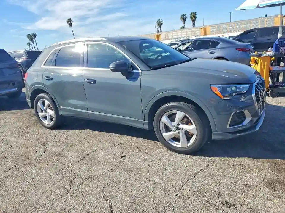 WA1AECF3XL1111530 2020 AUDI Q3-3