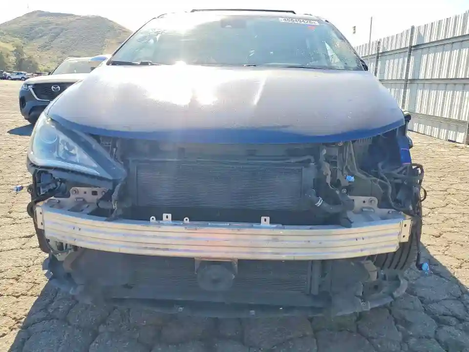 2C4RC1N72JR236599 2018 CHRYSLER PACIFICA-4