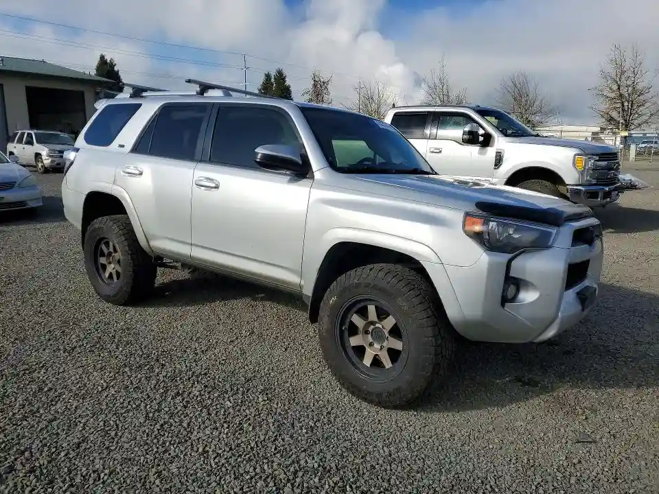 JTEBU5JR0J5536065 2018 TOYOTA 4RUNNER-3