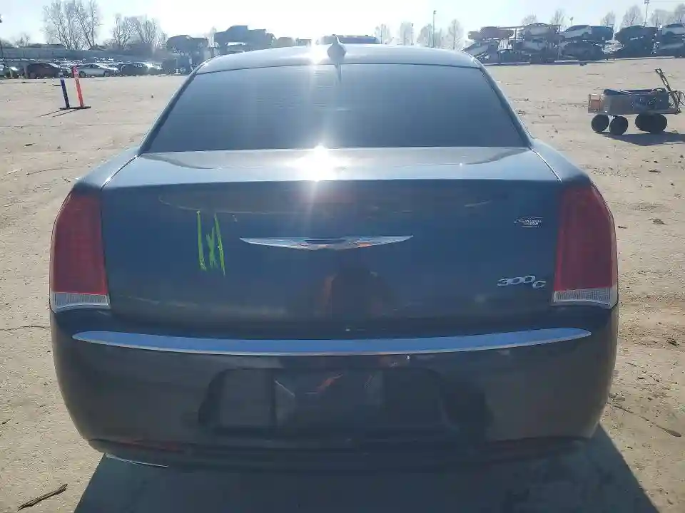 2C3CCAPT0JH181581 2018 CHRYSLER 300-5
