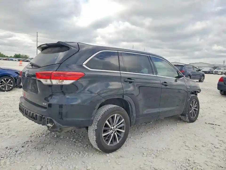 5TDKZRFH9JS532538 2018 TOYOTA HIGHLANDER-2
