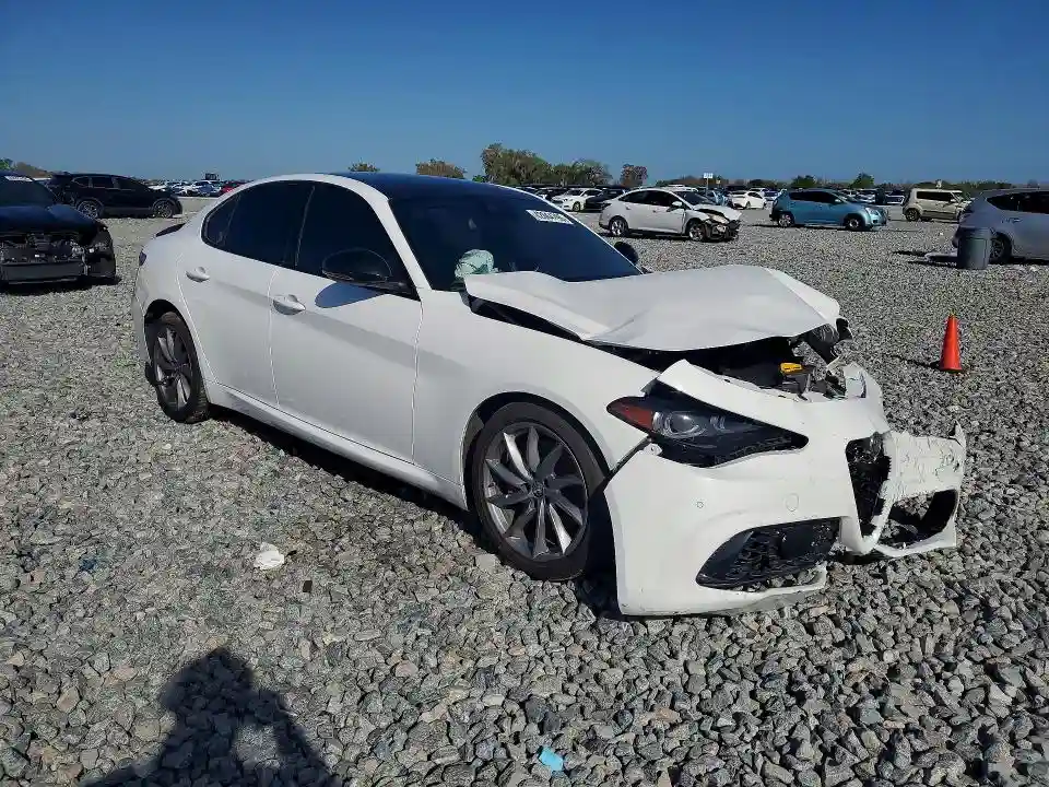 ZARFAMBN4R7679997 2024 ALFA ROMEO GIULIA-3