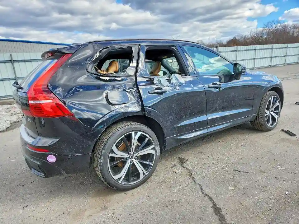 YV4M12RM5S1051312 2025 VOLVO XC60-2