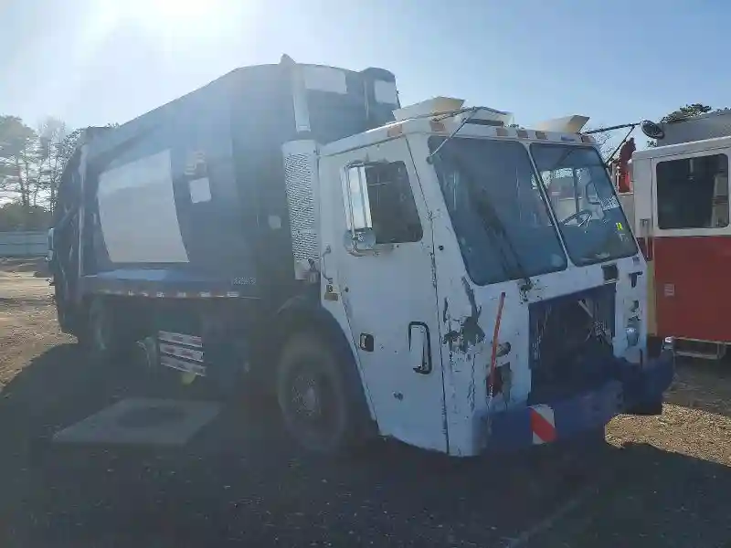 1M2AU02C6AM003586 2010 MACK ALL MODELS-0