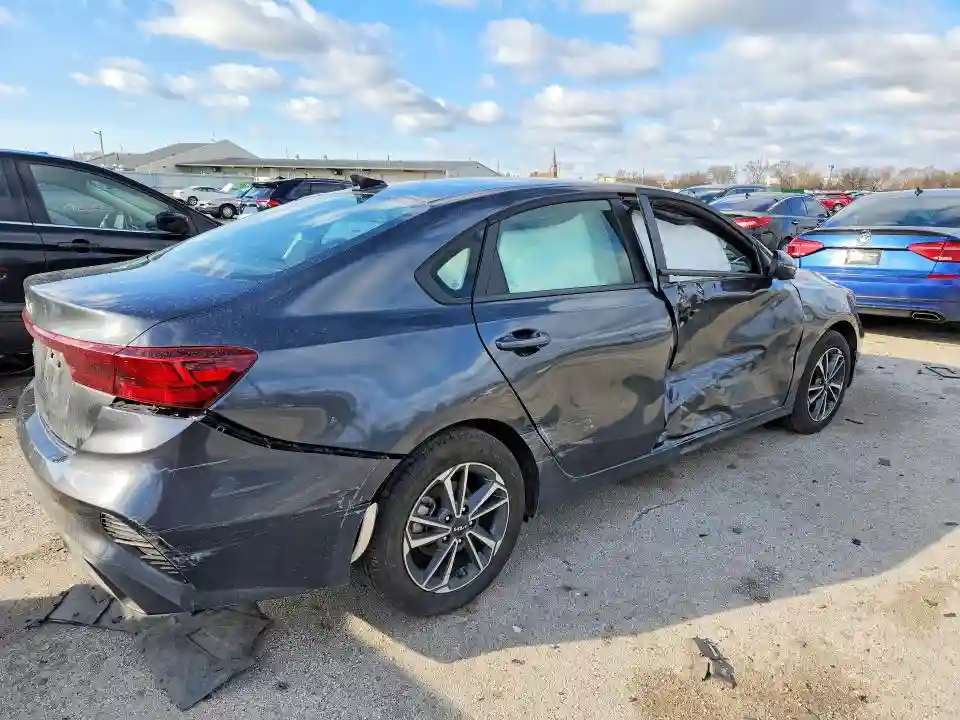 3KPF24AD9RE836956 2024 KIA FORTE LXS-2