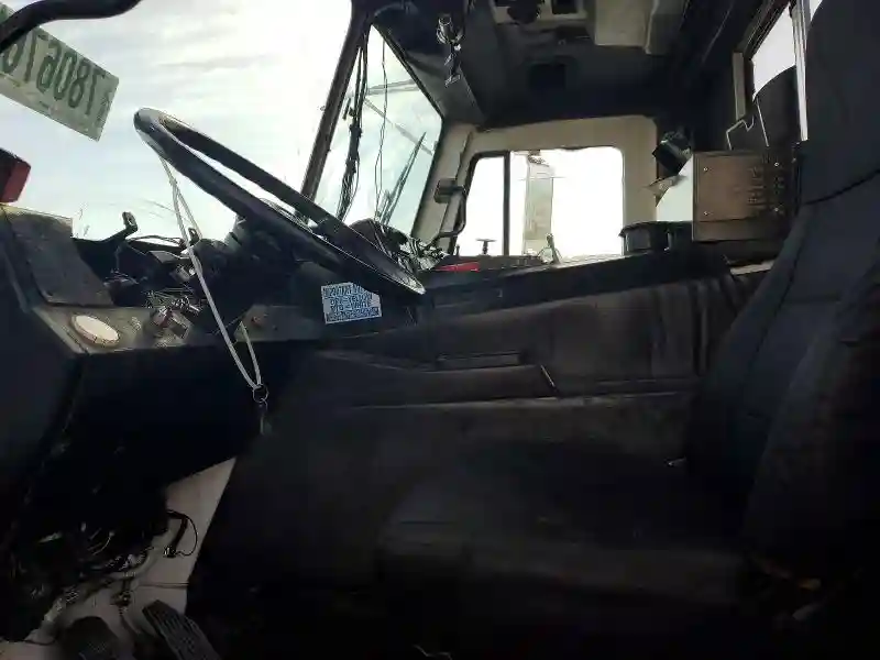 1M2AU02C6AM003586 2010 MACK ALL MODELS-4