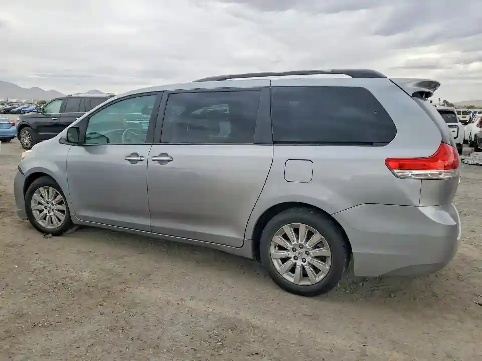 5TDYK3DC8BS061485 2011 TOYOTA SIENNA-1