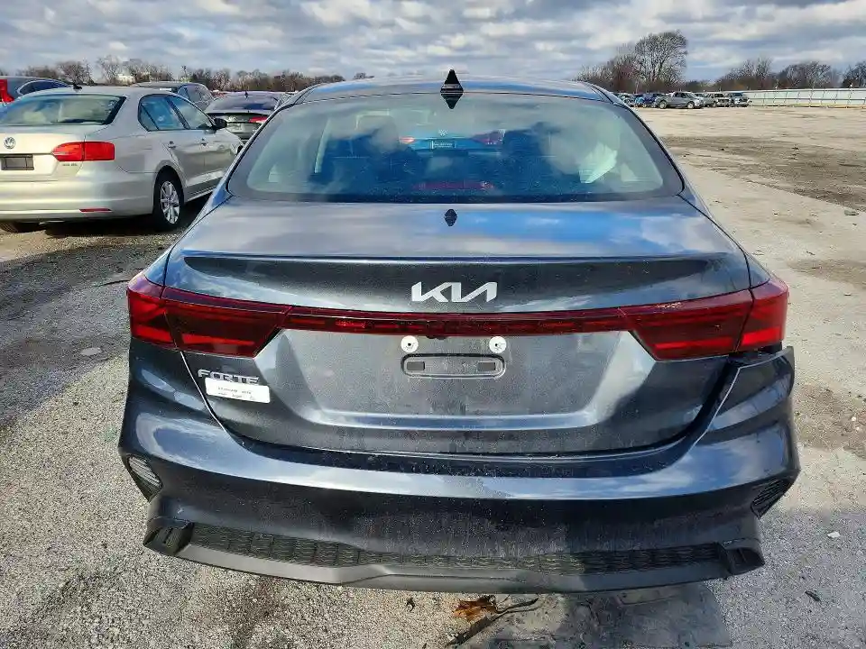 3KPF24AD9RE836956 2024 KIA FORTE LXS-5