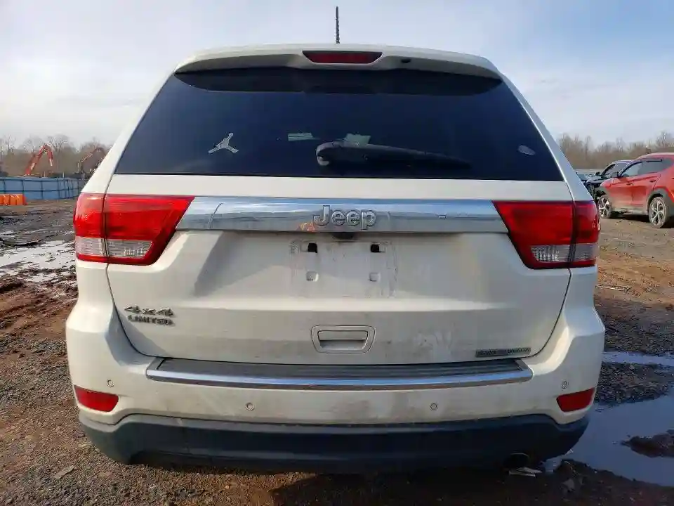 1J4RR5GG3BC745351 2011 JEEP GRAND CHEROKEE-5