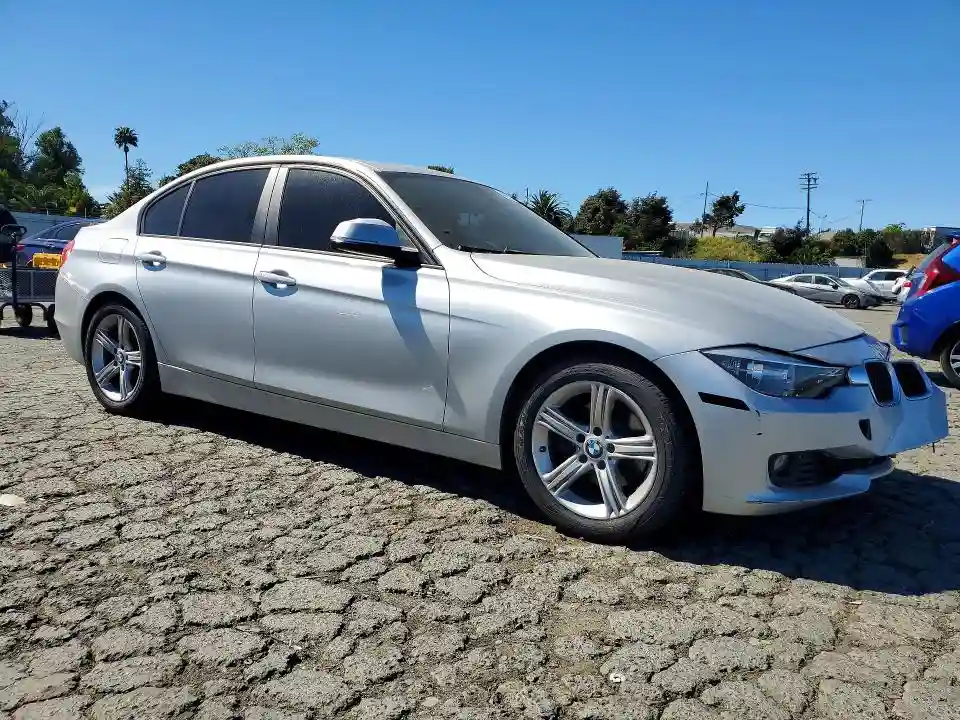 WBA3A5C5XDF359578 2013 BMW 3 SERIES-3