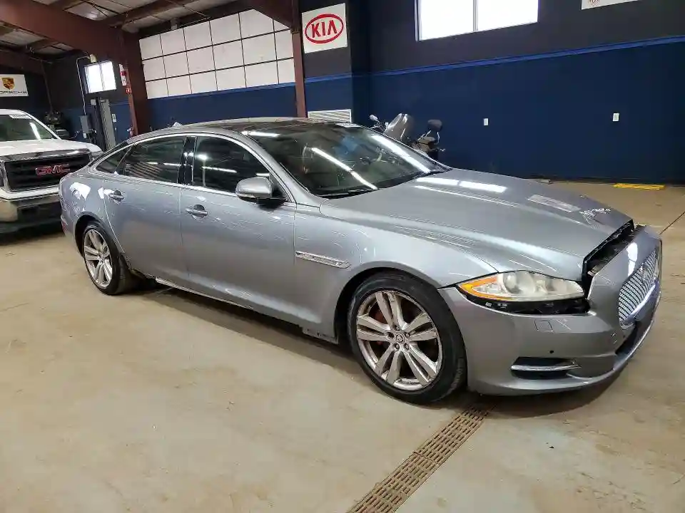 SAJWA2GB6BLV07658 2011 JAGUAR XJ-3