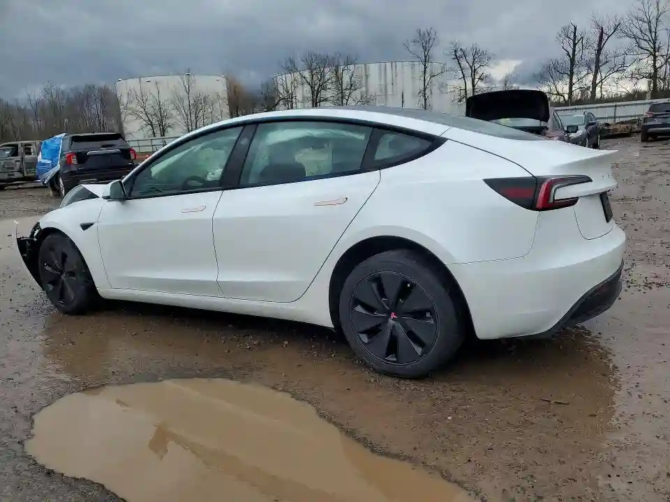 5YJ3E1EA4RF746441 2024 TESLA MODEL 3-1