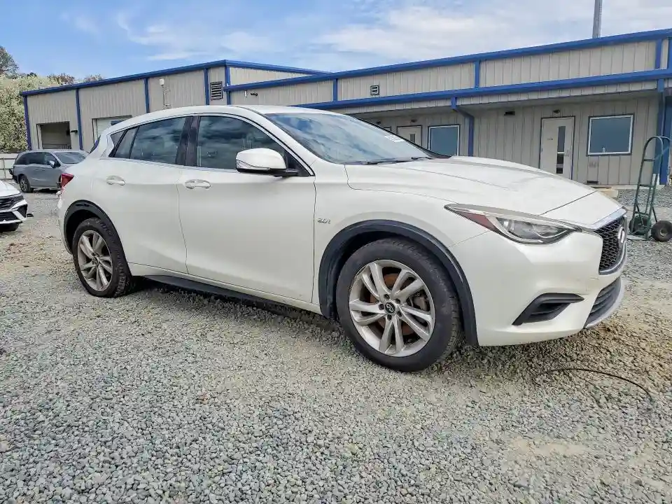 SJKCH5CPXHA034977 2017 INFINITI QX30-3