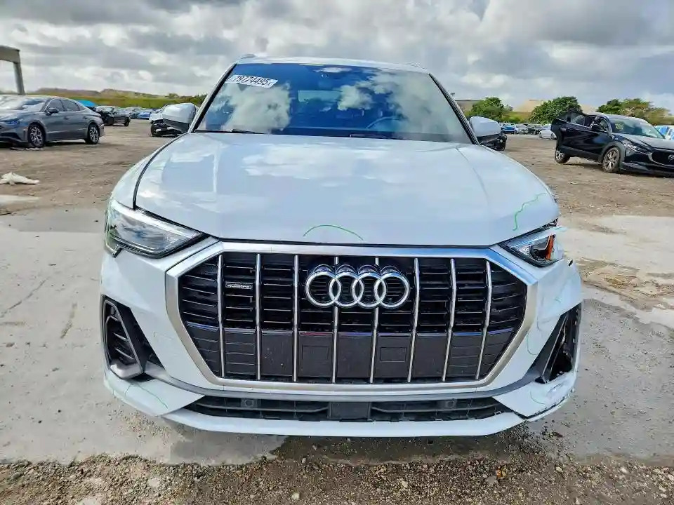 WA1DECF39M1046202 2021 AUDI Q3-4