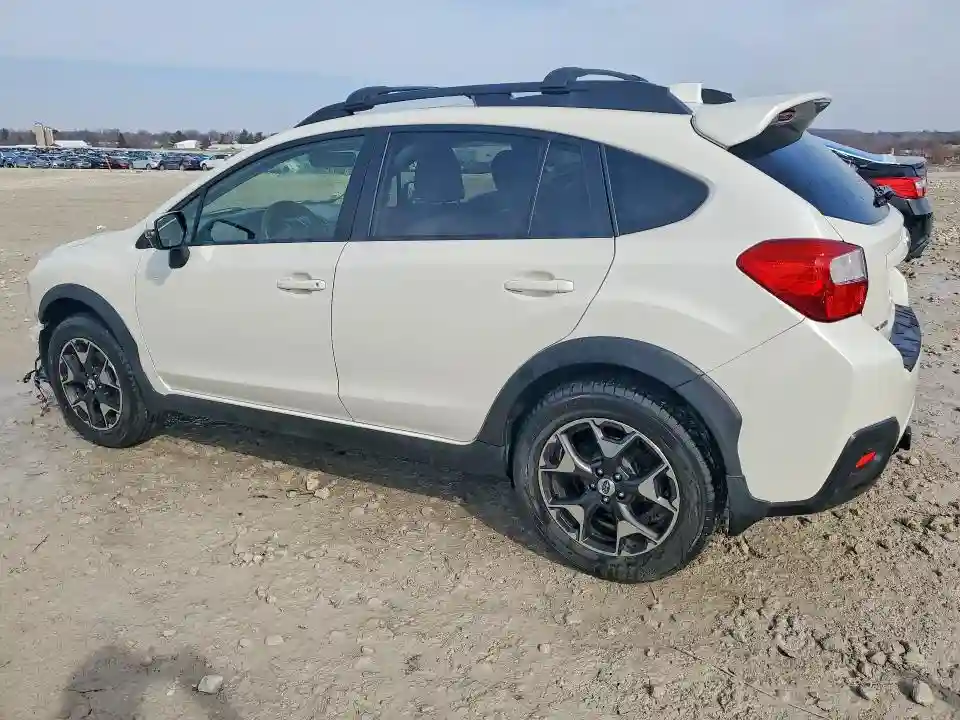 JF2GPANC0H8255703 2017 SUBARU CROSSTREK-1